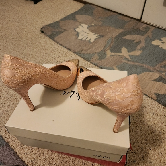 Heels - Picture 2 of 4